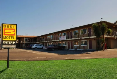 Discover Comfort and Convenience at Best 5 Motel Salinas, CA