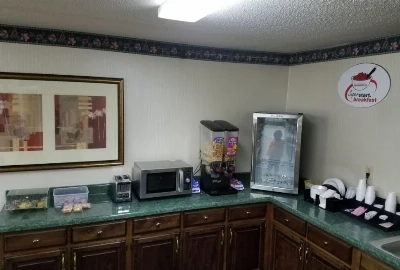 Discover Comfort and Convenience at Suburban Inn in Jeffersonville, Georgia