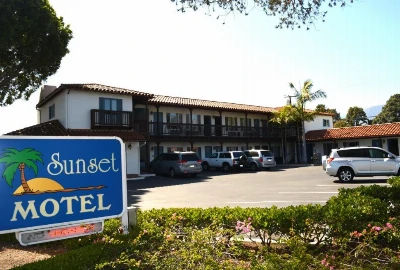 Experience Coastal Comfort at Sunset Motel Santa Barbara