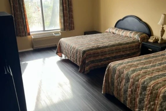 Chateau Royale Inn Lake Geneva: Your Oasis of Lakeside Luxury