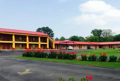 Discover Comfort and Convenience at Duffy's Motel Calhoun, GA