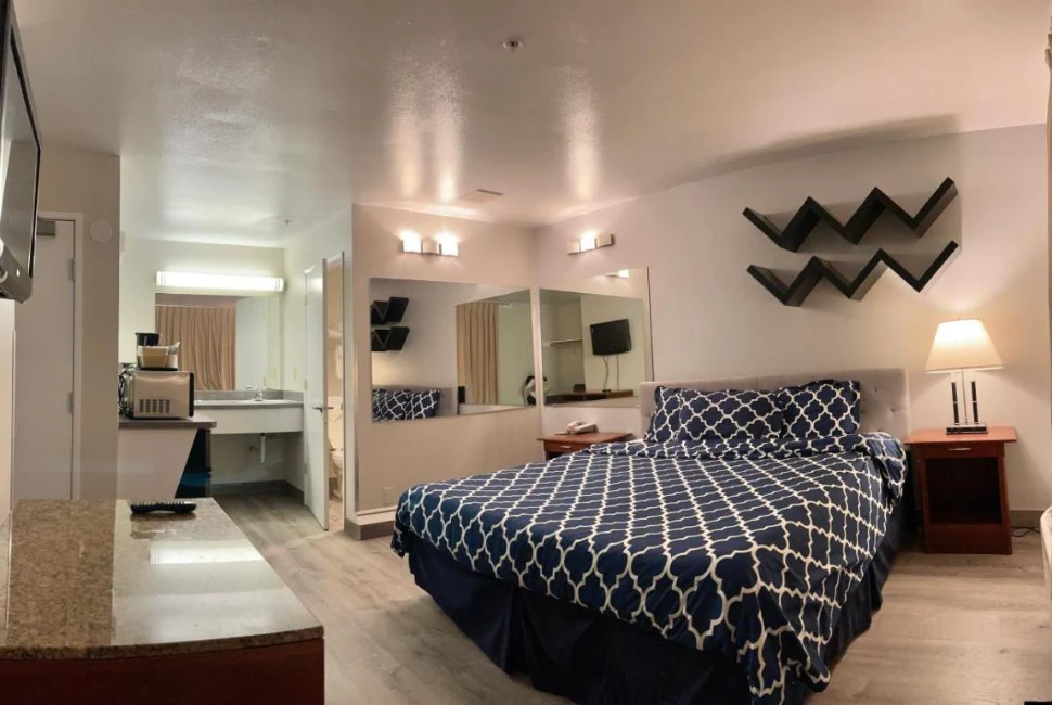 Seattle's Oasis of Comfort: Americas Inn and Suite